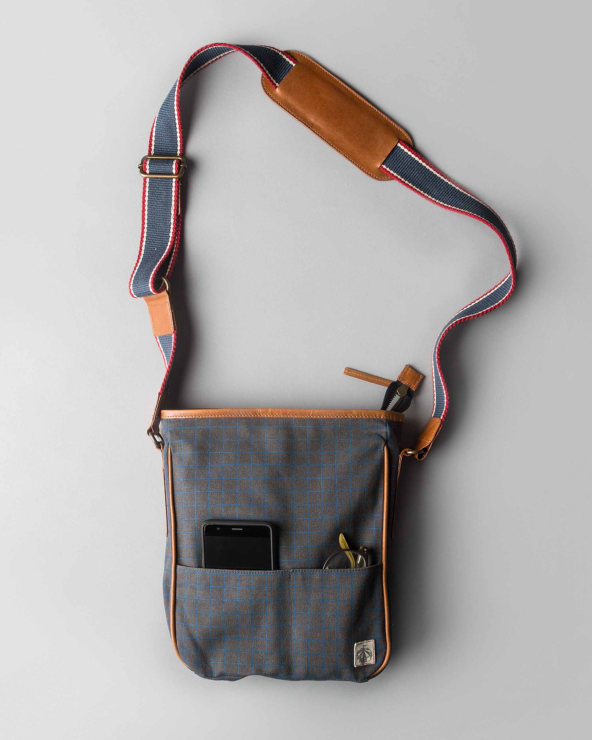 The Perfect Travel Messenger - Charcoal - Image 2